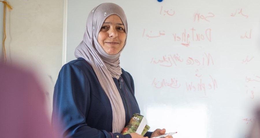 "woman teacher"